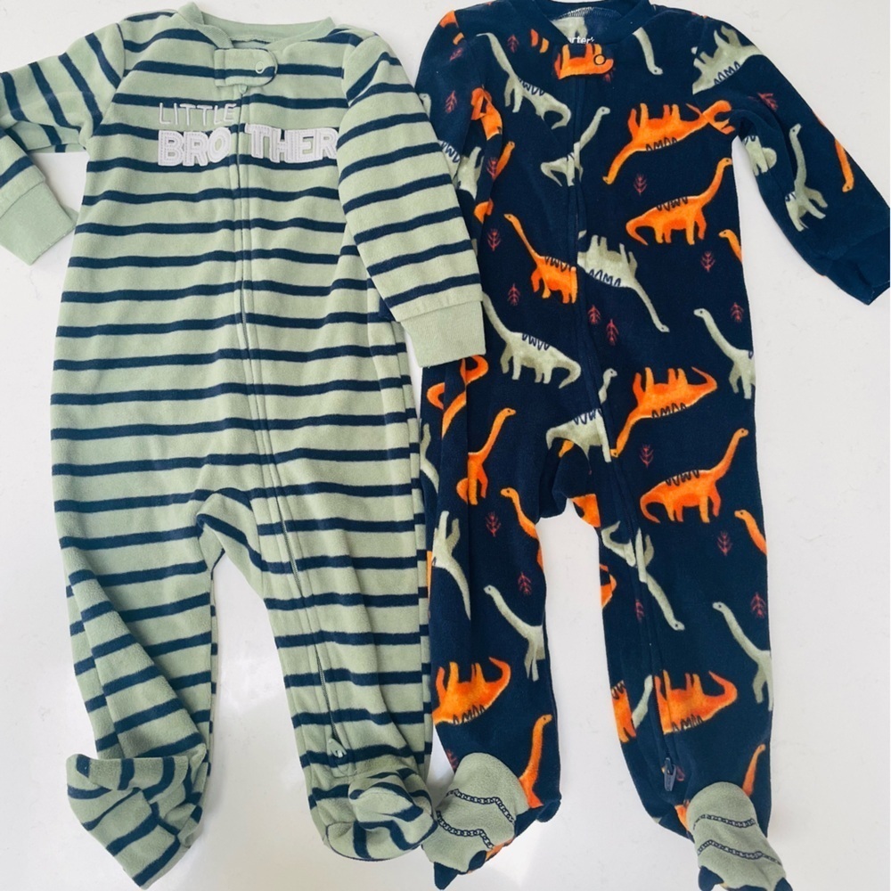 Bandle 4 Footed sleeper 2 Carter’s Pajamas 6-9months
2 Footed sleeper 6M Hurley - Picture 2 of 13